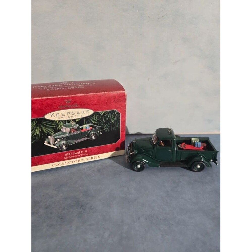 Hallmark 1937 Ford V-8 Ornamnet (ORN-2)